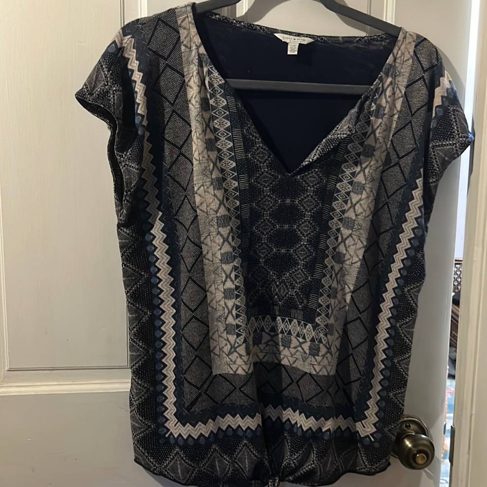 Lucky Brand size L t-shirt. Ties at bottom in front.